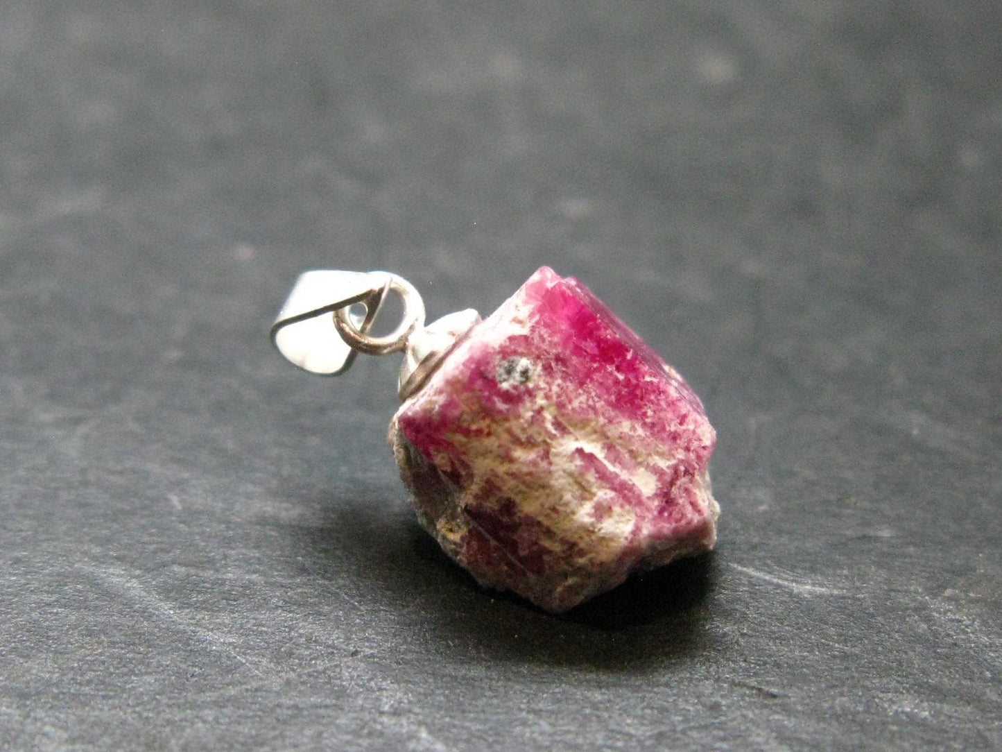 Bixbite Red Emerald Beryl Silver Pendant From Utah USA - 6.30 Carats - 0.7"