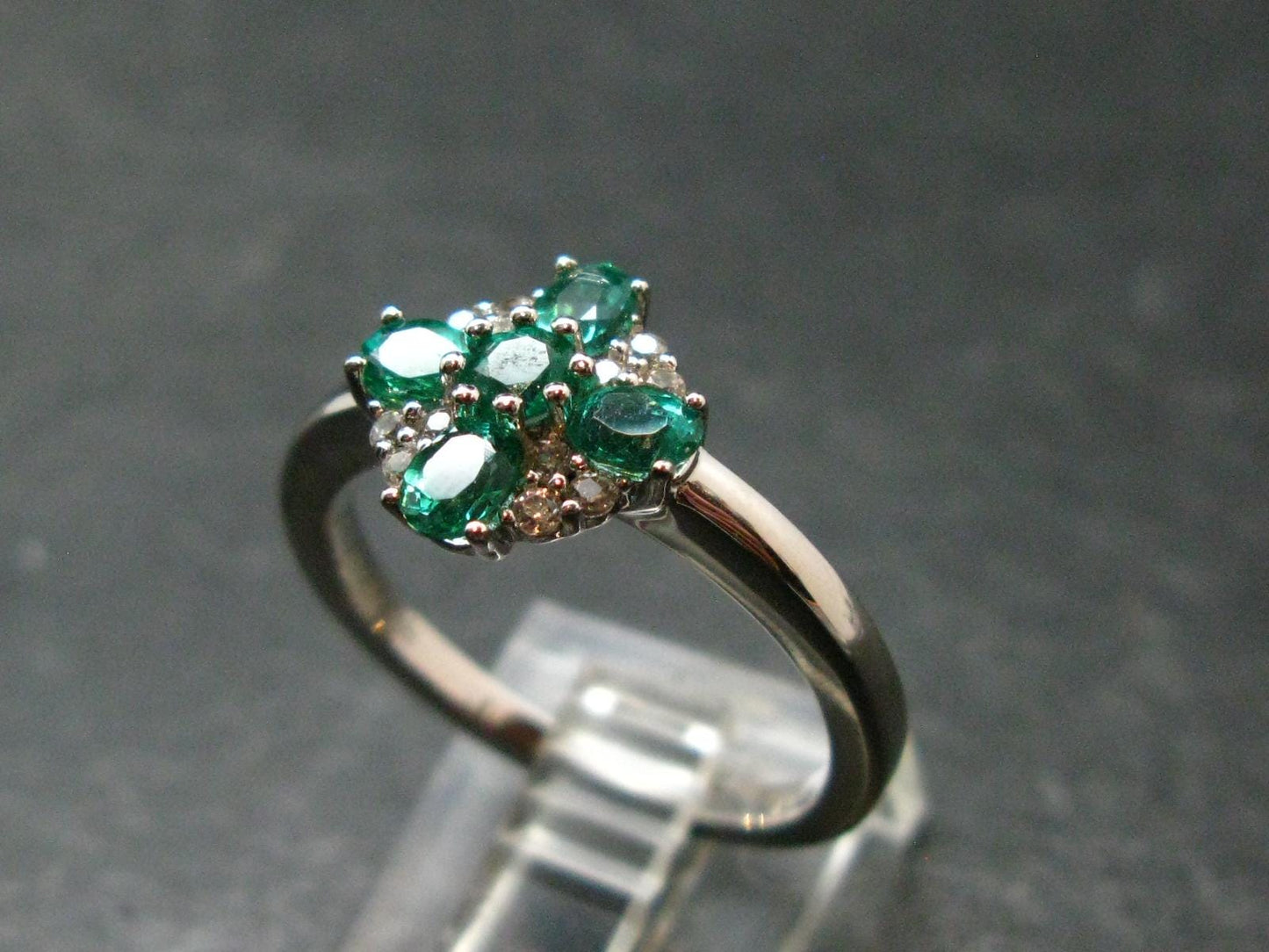 Emerald Faceted Silver Ring from Colombia - 3.54 Grams Total - Size 8.75