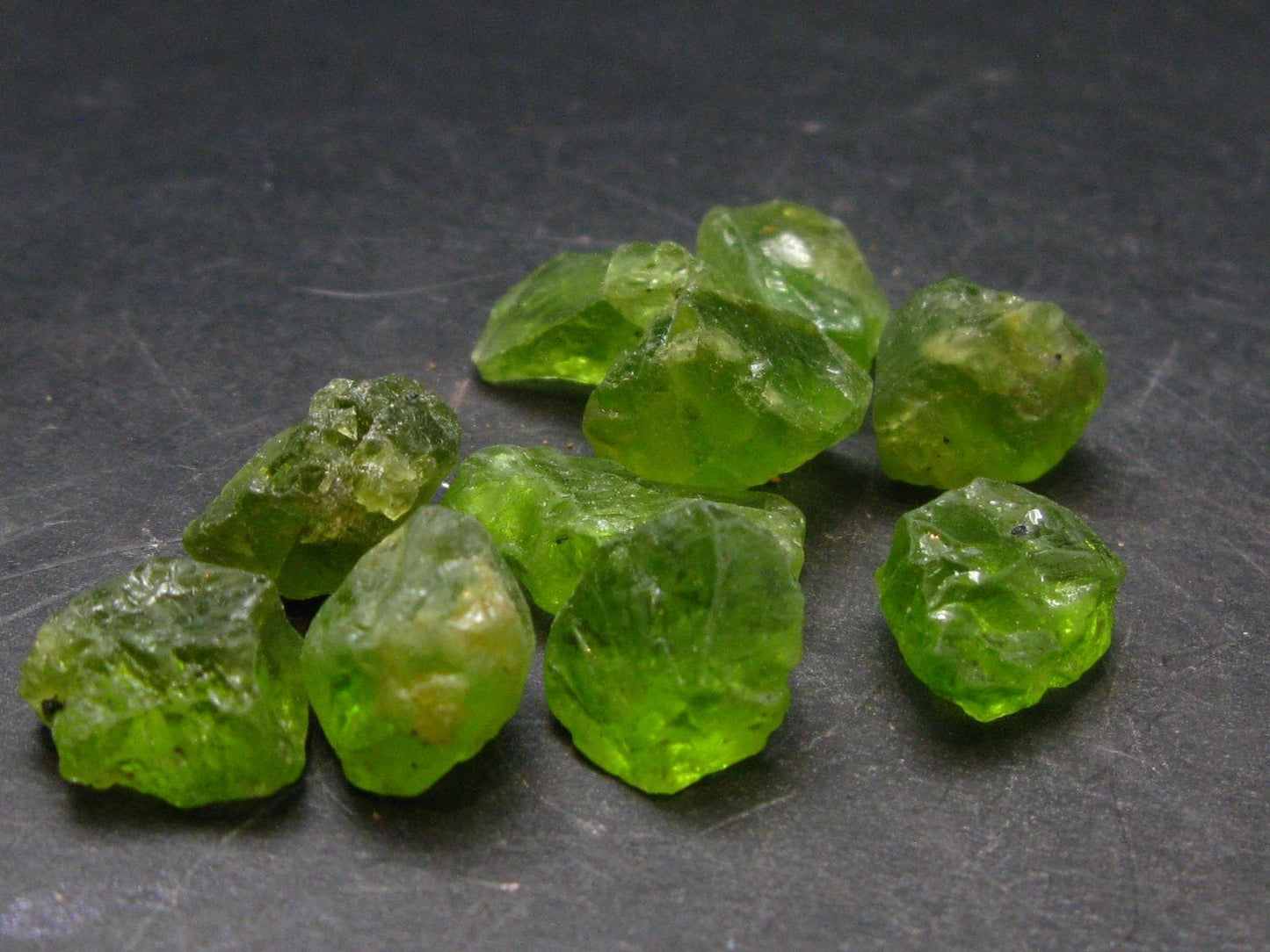 lot of 10 Peridot Olivine Crystals from Arizona, USA - 20.2 Grams