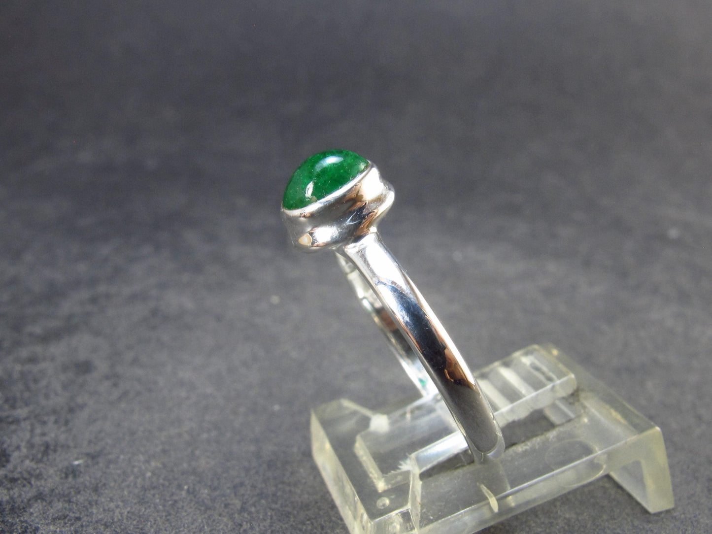 Tsavorite Green Garnet Sterling Silver Ring from Tanzania - 1.99 Grams - Size 7.25