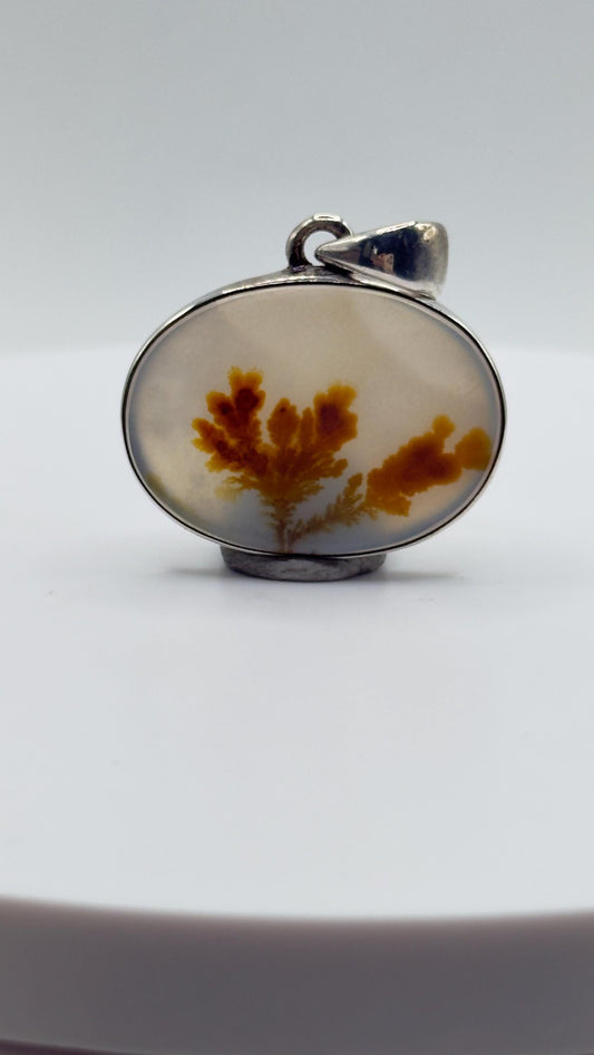 Elegant Dendritic Agate Oval Pendant – Natural Golden Scenic Stone Jewelry