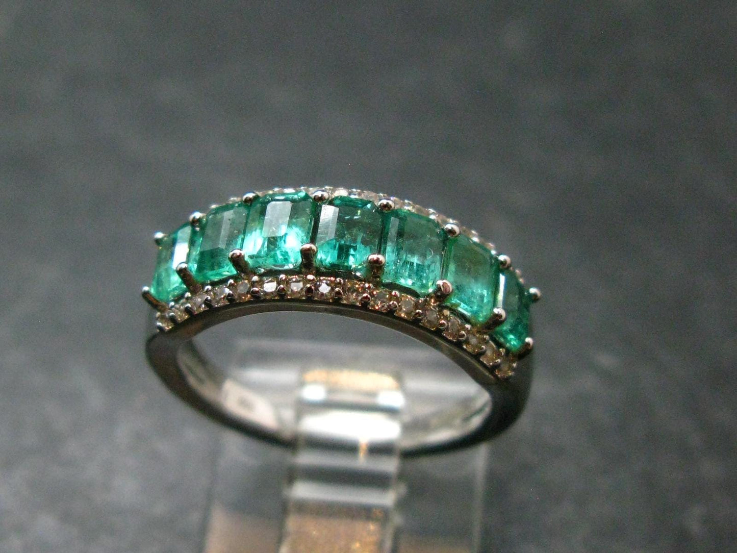 Emerald Faceted Silver Ring from Colombia - 3.64 Grams Total - Size 6