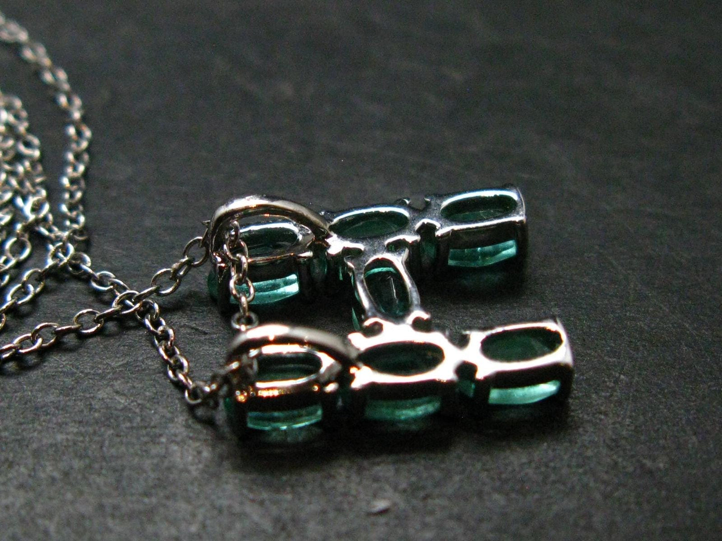 Emerald Silver Pendant W/Chain From Colombia - 2.60 Grams Total