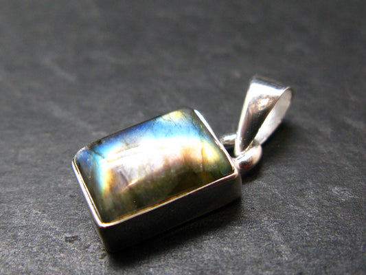 Labradorite Pendant In 925 Sterling Silver From Madagascar - 0.9'' - 2.81 Grams