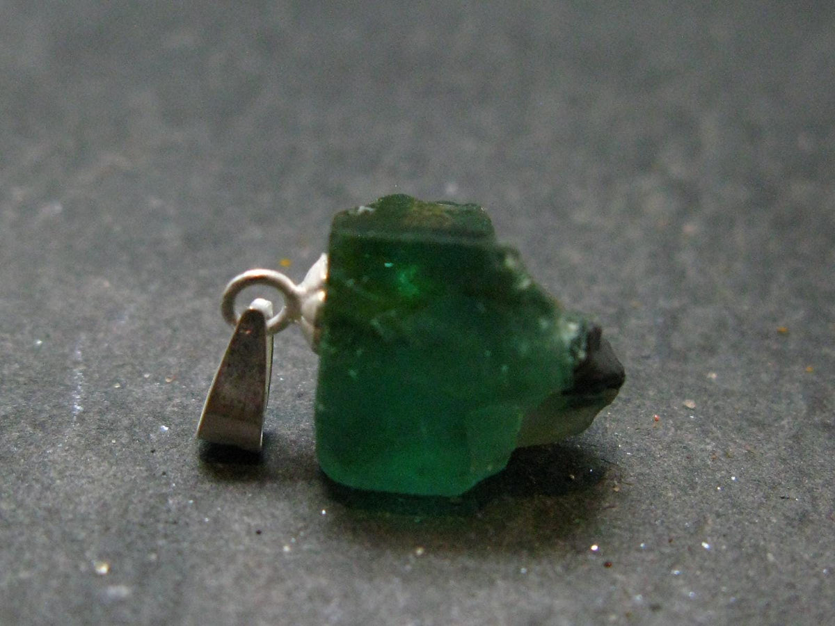 Rare!! Emerald Green Fluorite Crystal Silver Pendant From UK - 2.27 Grams - 0.8"