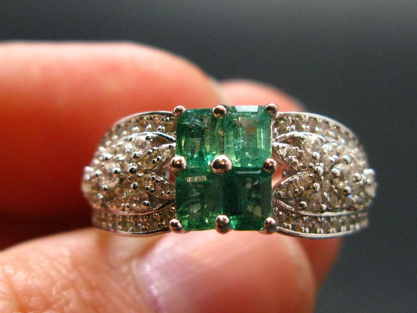 Emerald Crystal Silver Ring from Colombia - 0.83 carats - Size 7.5