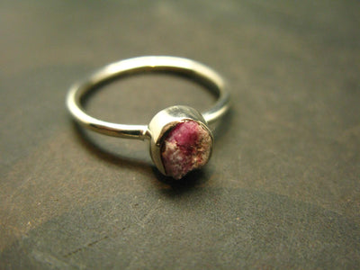 Bixbite Red Emerald Beryl Silver Ring From Utah USA - Size 8 - 1.89 Grams