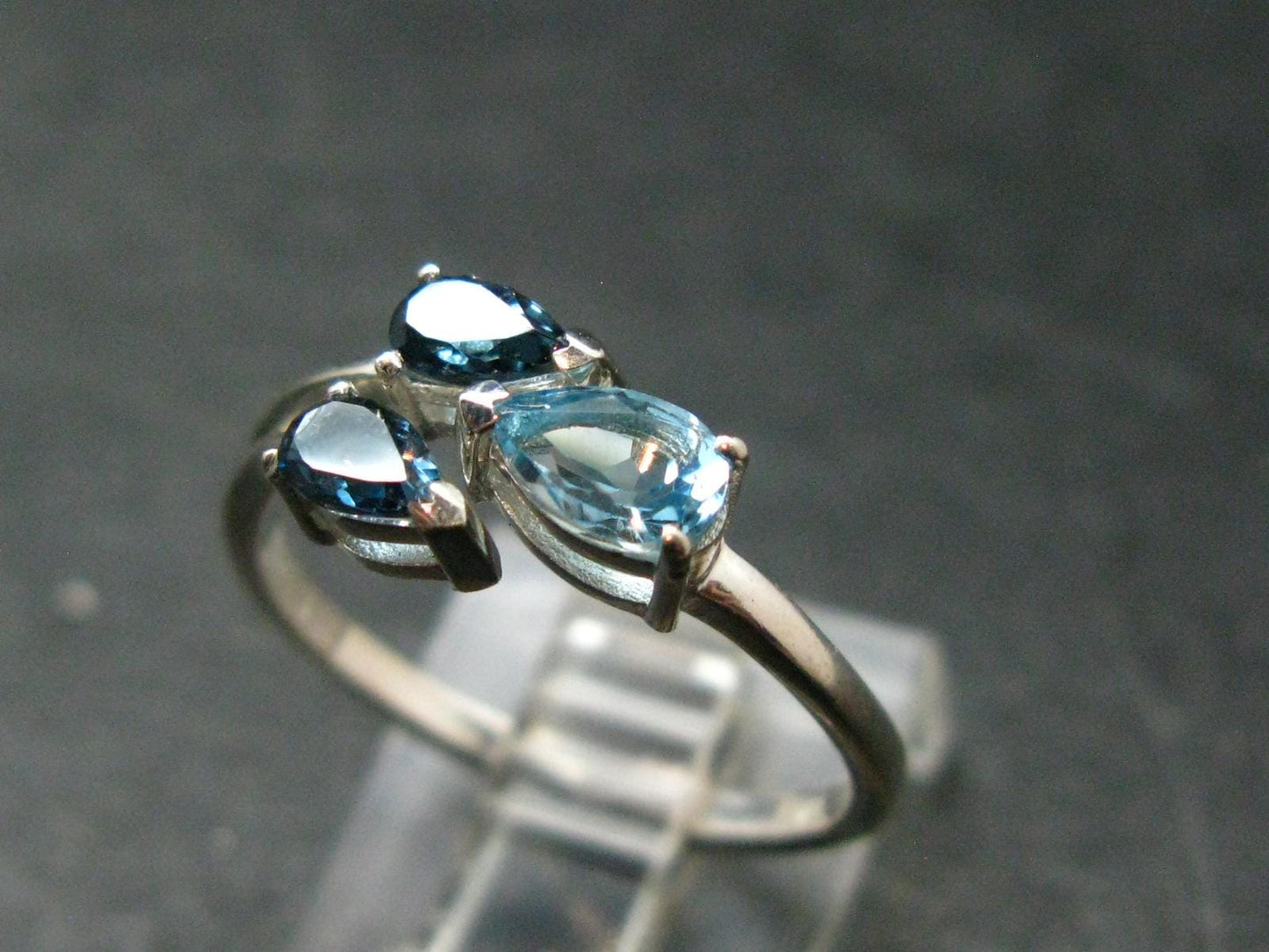 Facetted Blue Topaz Sterling Silver Ring - 1.92 Grams - Size 8