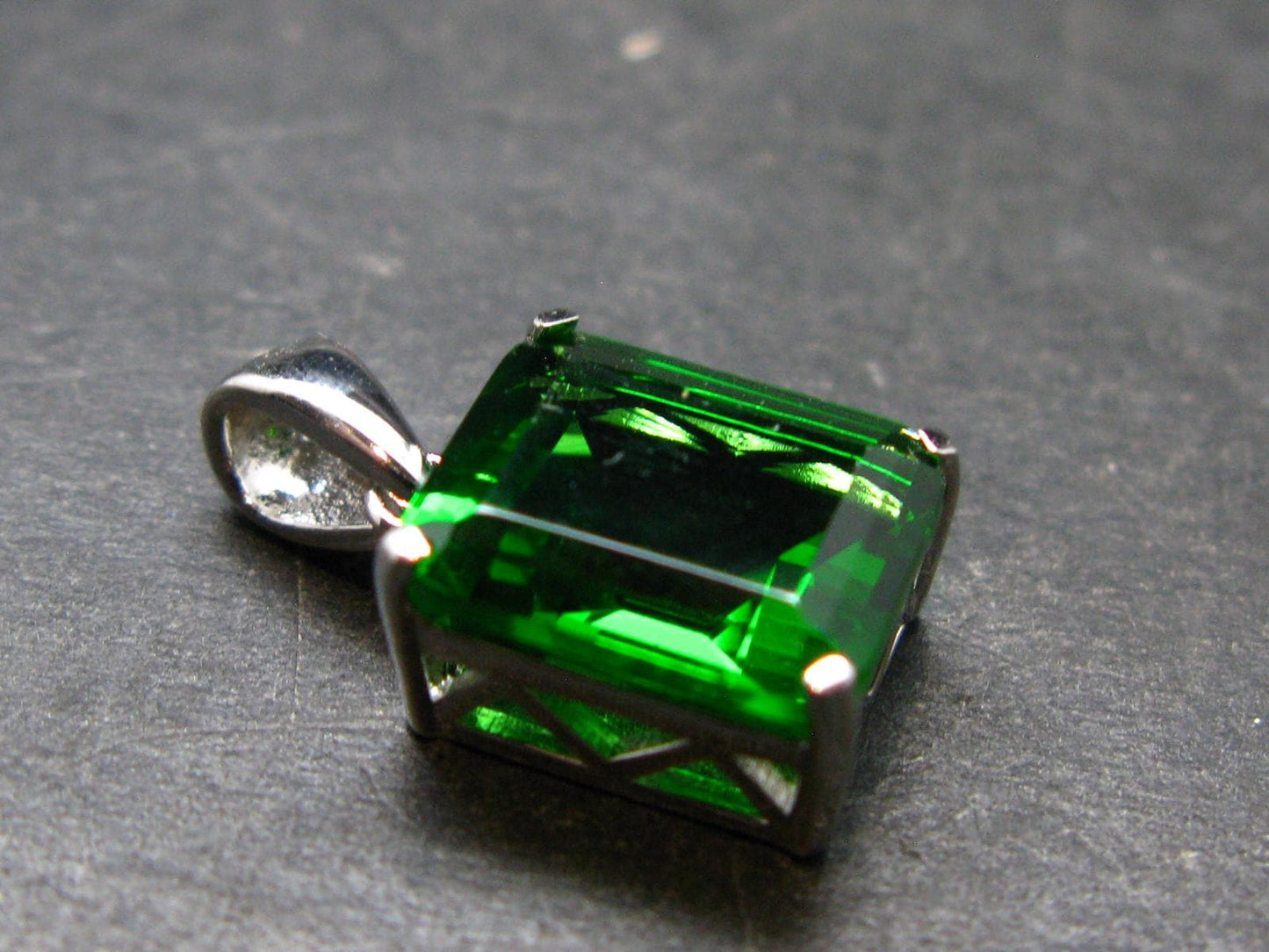 Helenite Gaia Stone Gem Sterling Silver Pendant From Washington - 5.0Carats