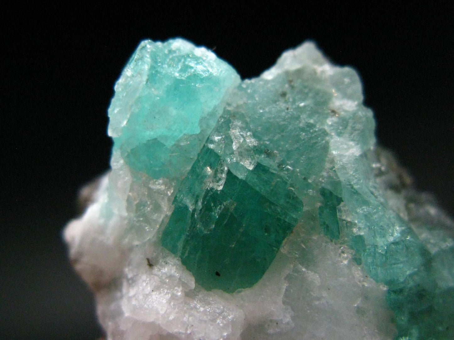 Emerald Beryl Cluster from Pakistan - 1.4" - 20.28 Grams