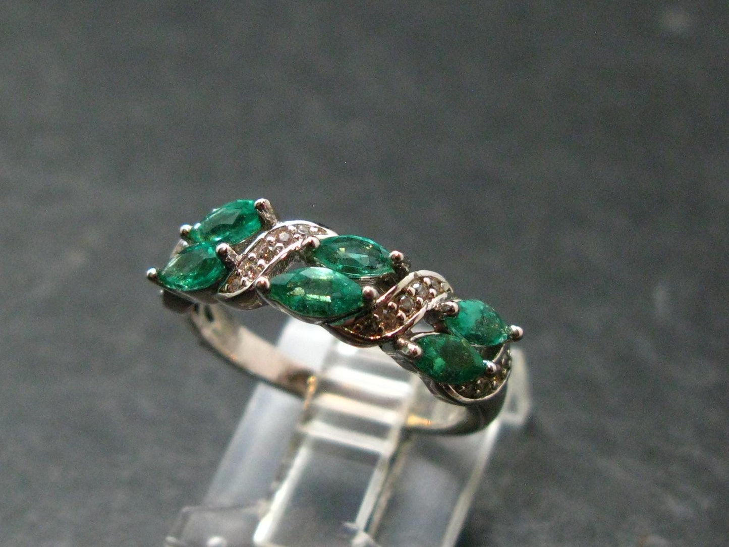 Emerald Faceted Silver Ring from Colombia - 2.97 Grams Total - Size 6.25