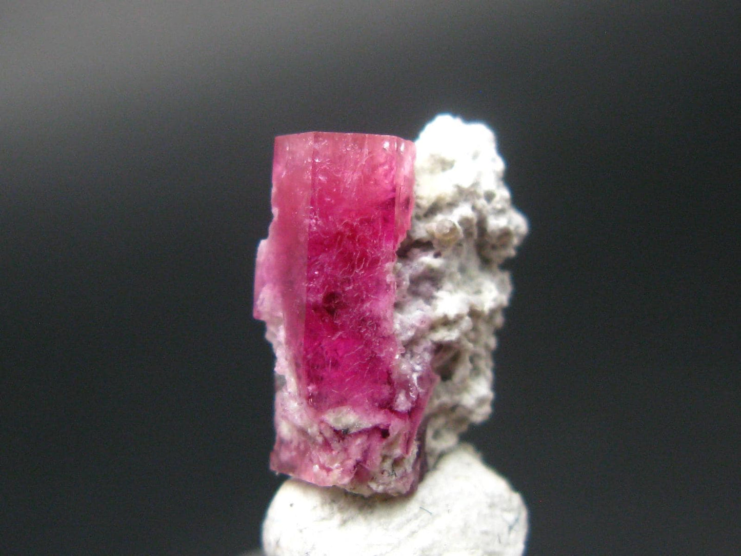 Rare Gem Bixbite Red Emerald Beryl Cluster From Utah USA - 0.5" - 0.90 Grams