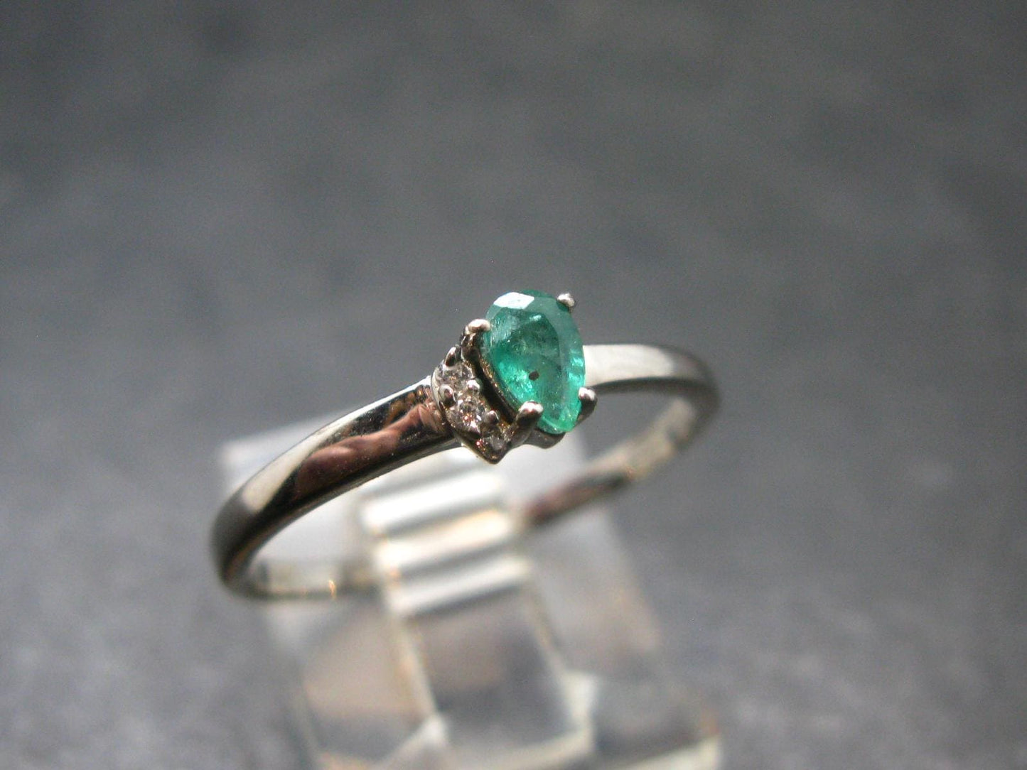 Emerald Crystal Silver Ring from Colombia - 1.40 Grams - Size 8
