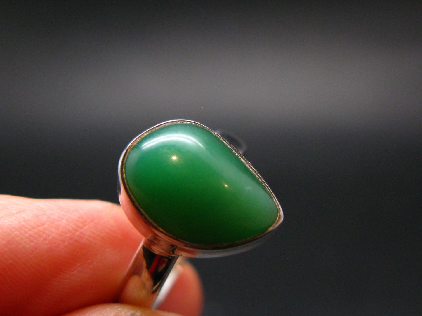 Natural Apple Green Chrysoprase 925 Sterling Silver Ring From Australia - 4.22 Grams - Size 8