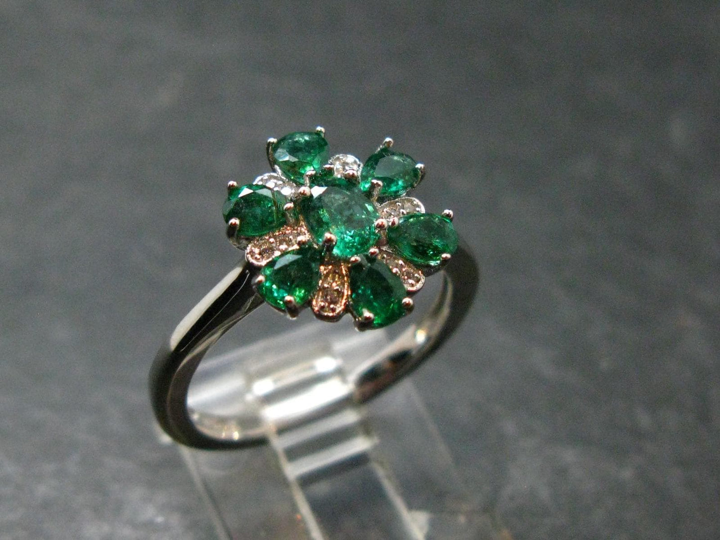 Emerald Faceted Silver Ring from Colombia - 2.89 Grams Total - Size 7