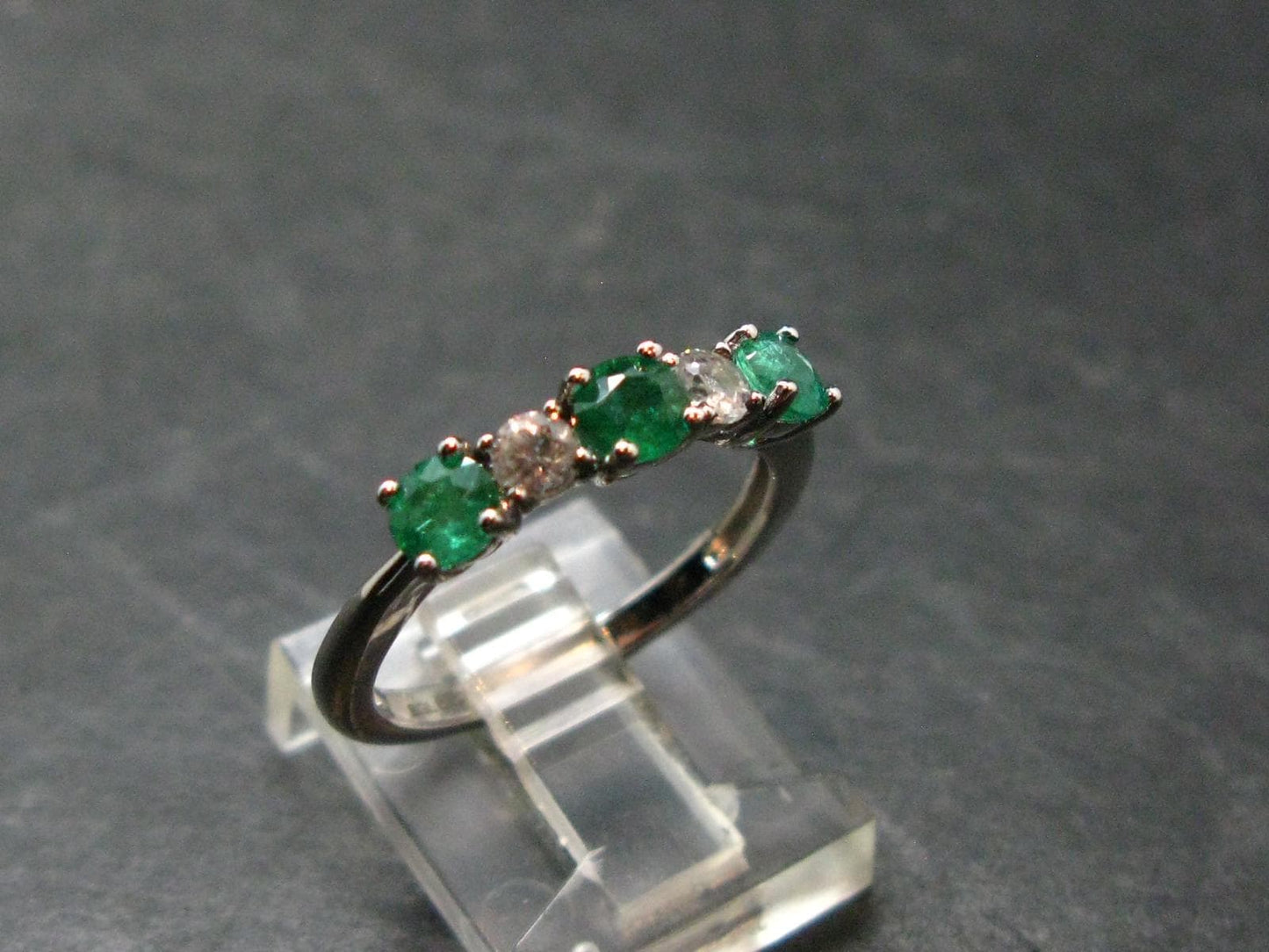 Emerald Faceted Silver Ring from Colombia - 2.29 Grams Total - Size 7