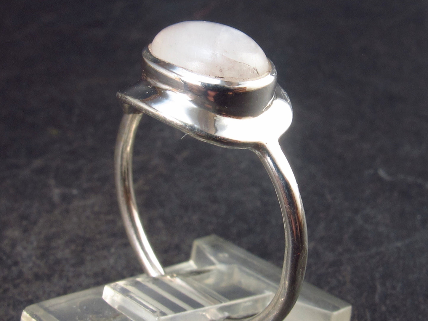 Natural Oval Shaped Glow From Inside Moonstone 925 Silver Ring - Size 7.5 - 2.4 Grams