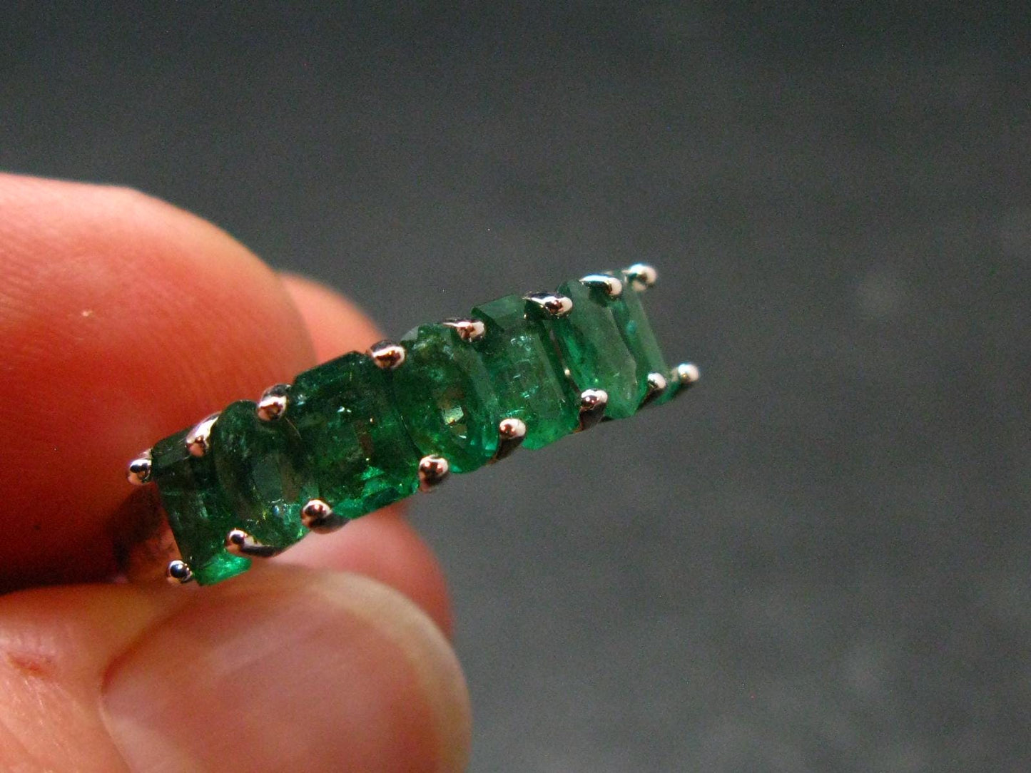 Emerald Faceted Silver Ring from Colombia - 3.42 Grams Total - Size 8