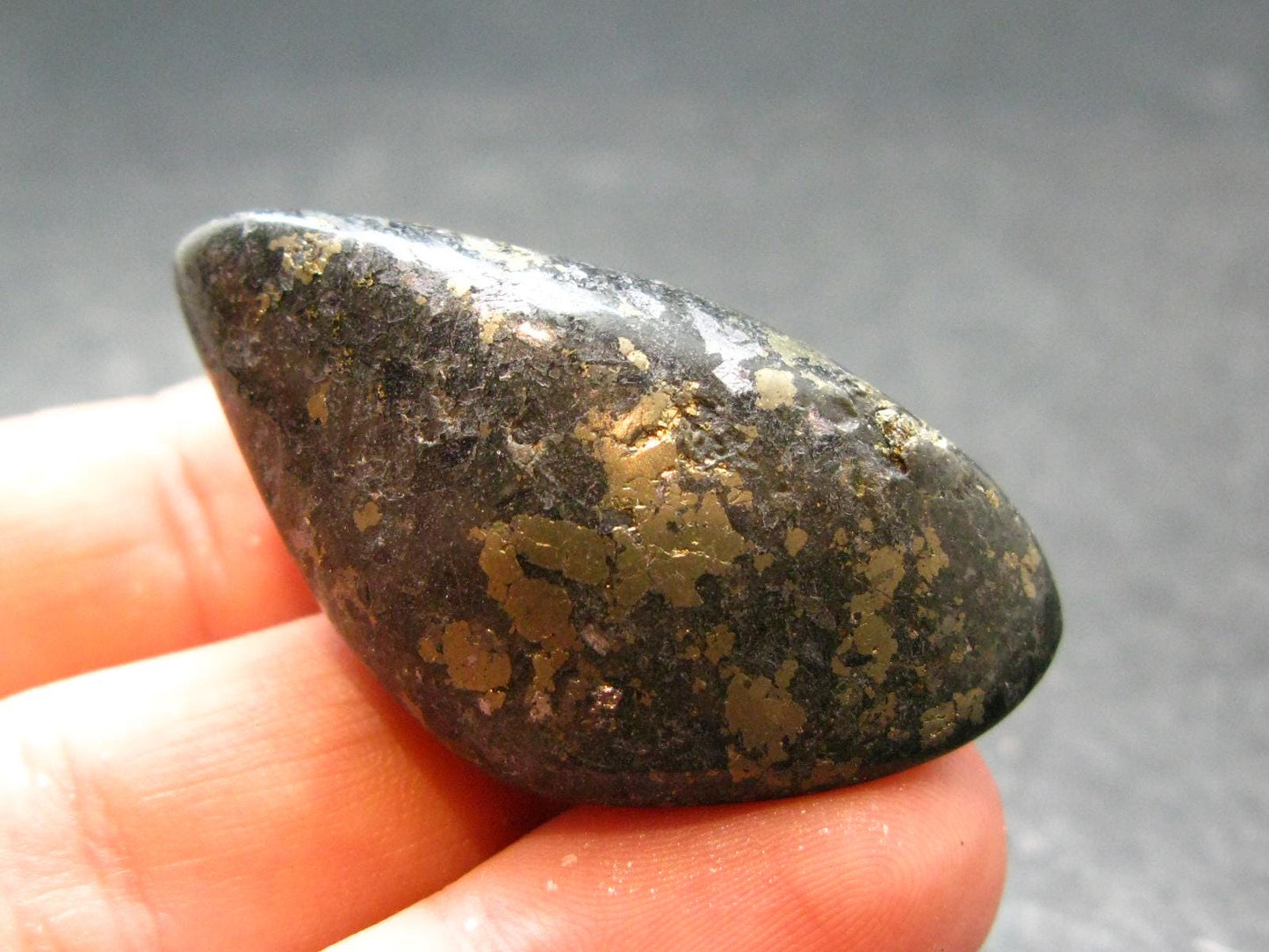 Healers Gold Tumbled Stone From USA - 1.6" - 18.84 Grams