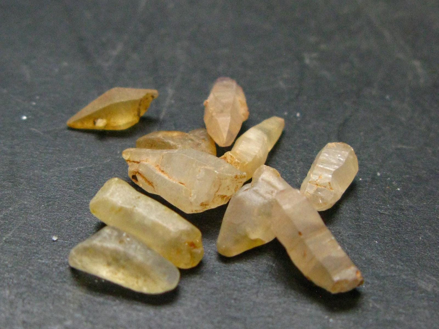 Lot of 10 Yellow Sapphire Crystals From Sri Lanka - 19.30 Carats