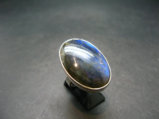 Labradorite Cabochon Silver Ring From Madagascar - 10.82 Grams - Size 8