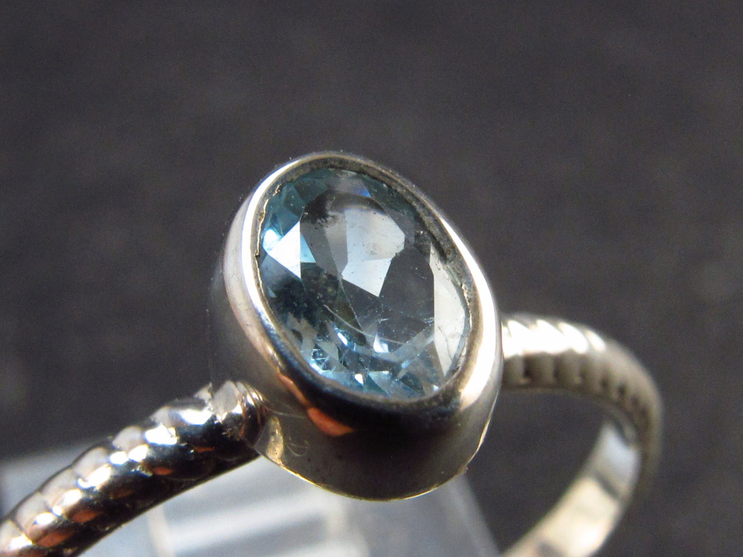 Natural Oval Shaped Facetted Blue Topaz Sterling Silver Ring - 1.4 Grams - Size 8.25