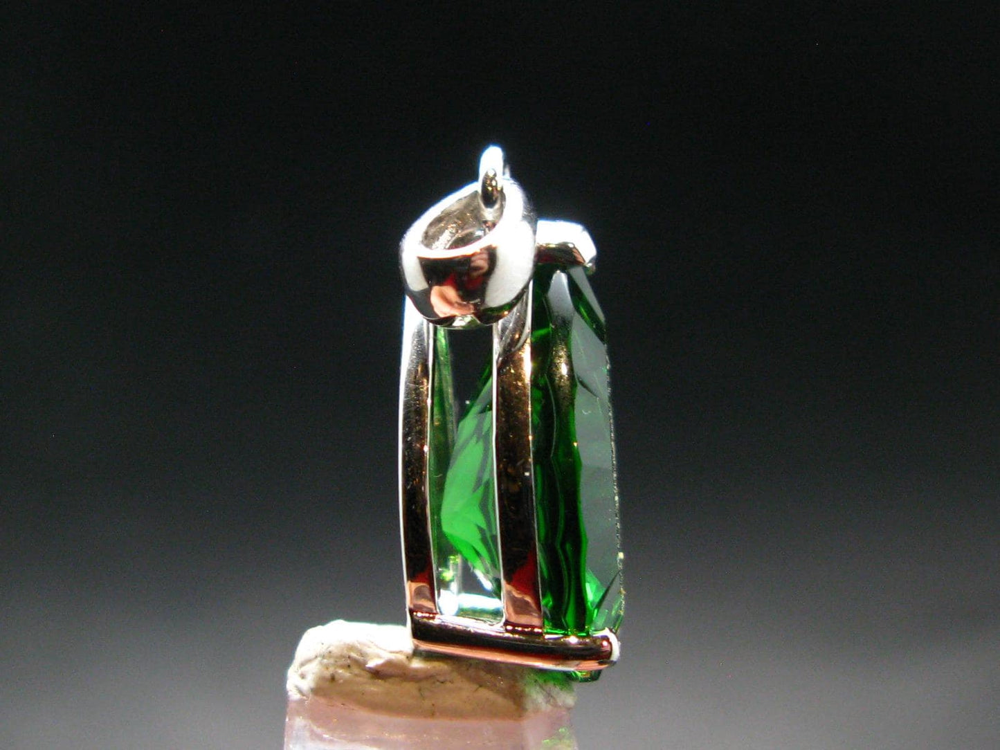 Helenite Gaia Stone Gem Sterling Silver Pendant From Washington - 8.0 Carats