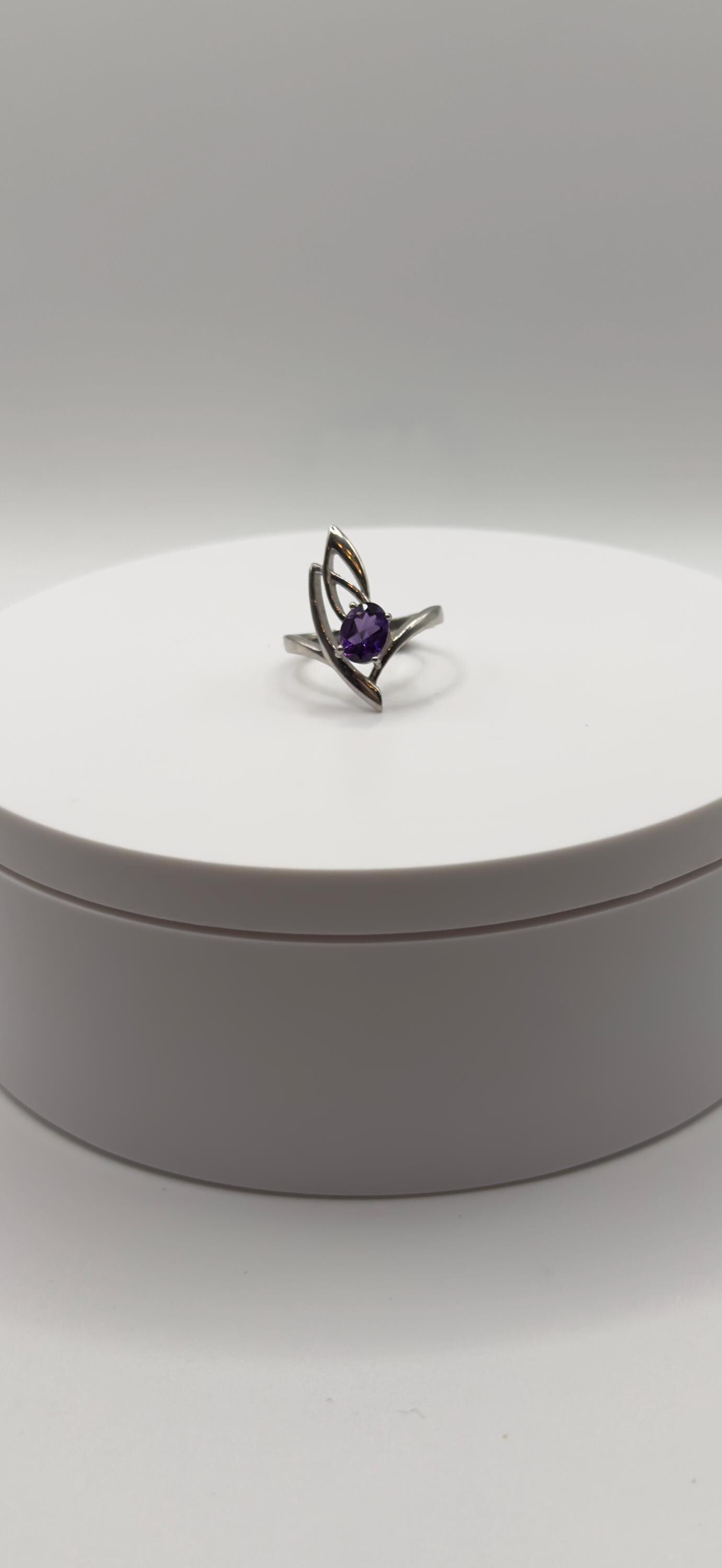 Amethyst Leaf Ring – Sterling Silver – Nature-Inspired Statement Piece - Size 9