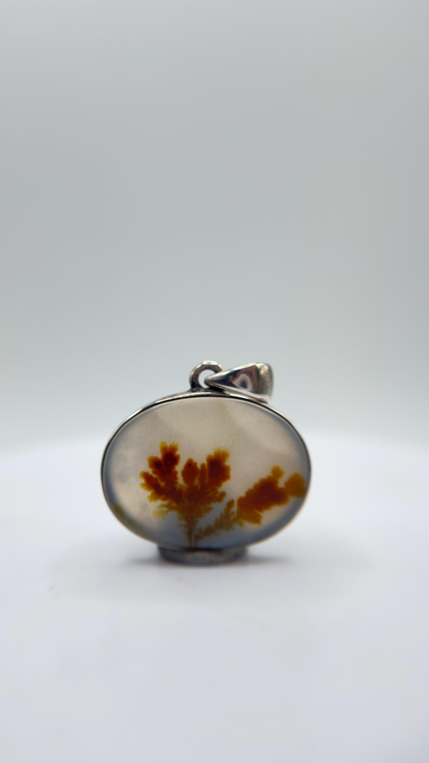 Elegant Dendritic Agate Oval Pendant – Natural Golden Scenic Stone Jewelry