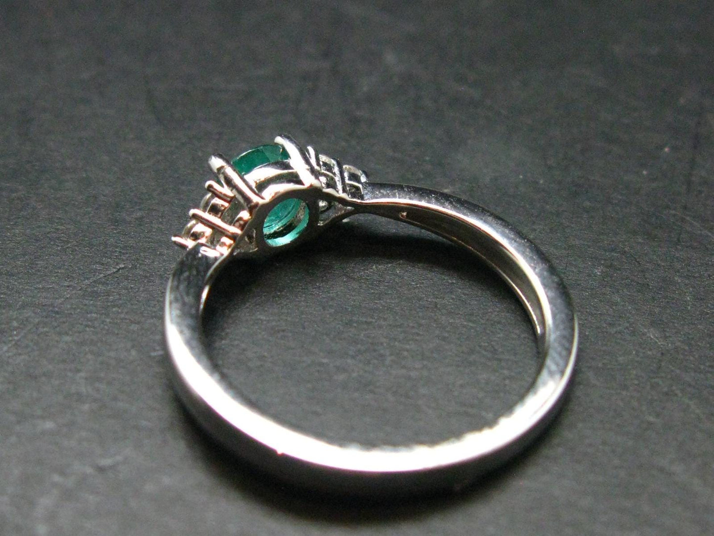 Emerald Crystal Silver Ring from Colombia - 0.65 carats - Size 7