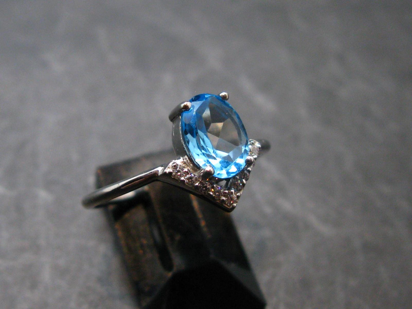 Facetted Blue Topaz Sterling Silver Ring With CZ - 2.0 Grams - Size 8
