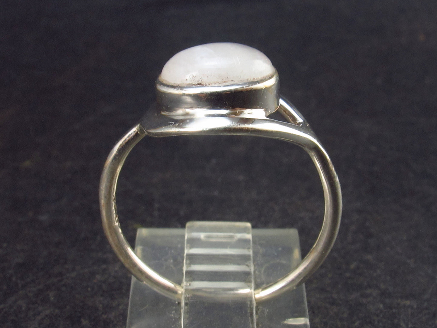 Natural Oval Shaped Glow From Inside Moonstone 925 Silver Ring - Size 7.5 - 2.4 Grams