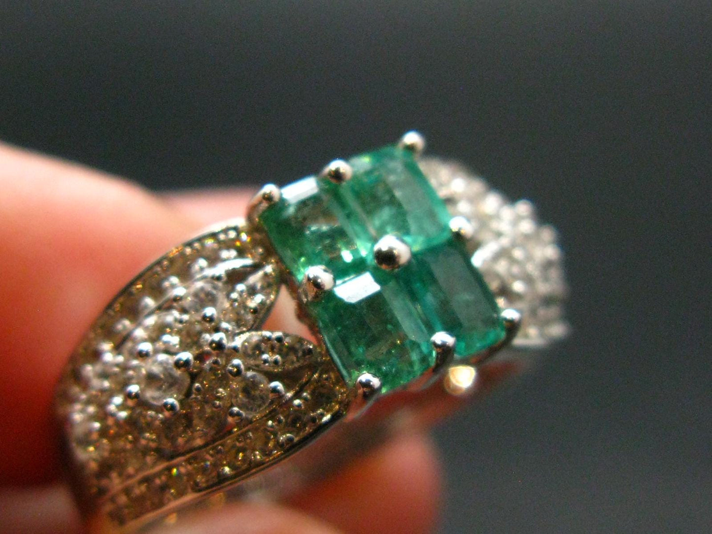 Emerald Crystal Silver Ring from Colombia - 0.83 carats - Size 7.5