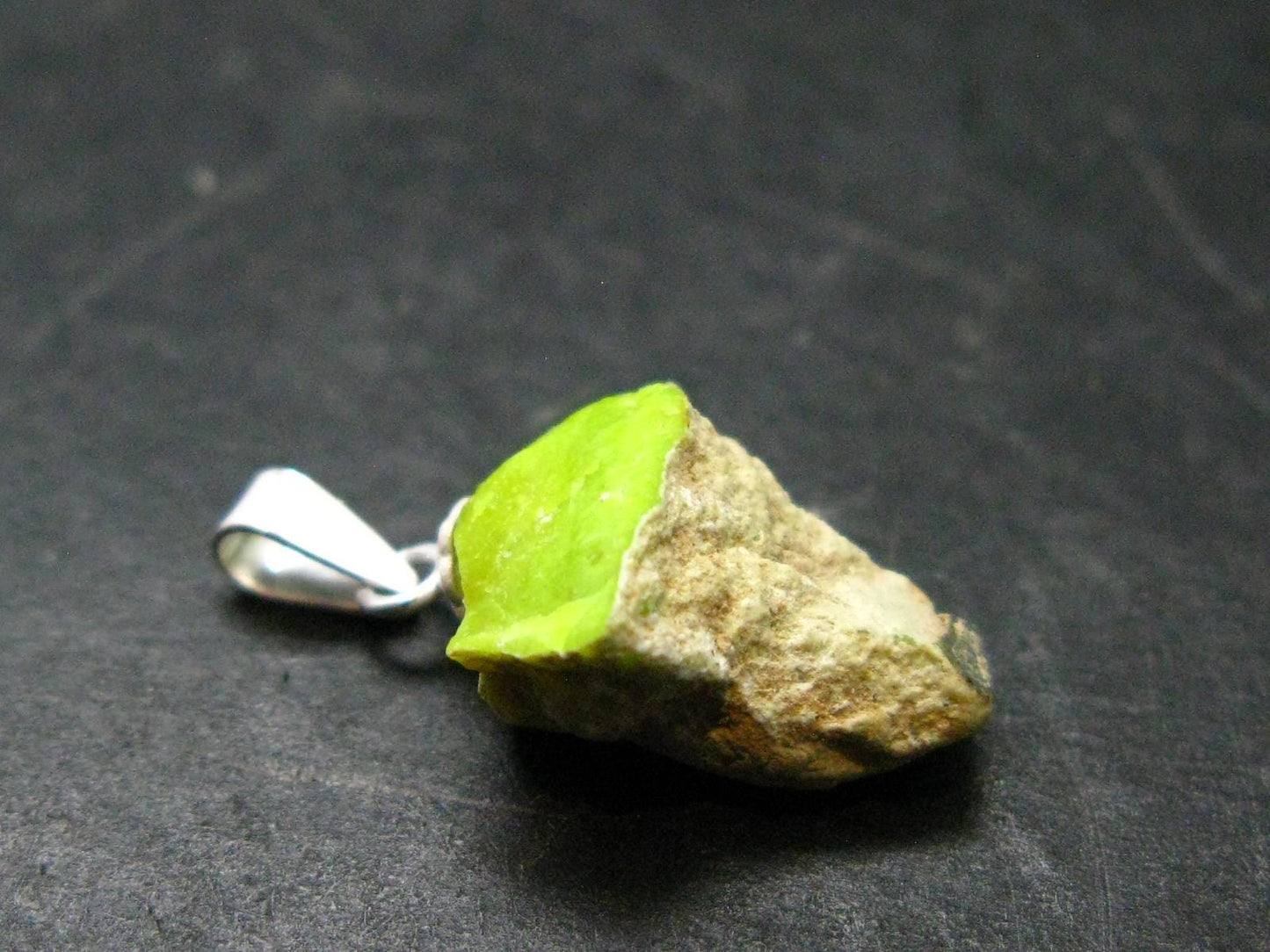 Gaspeite Silver Pendant From Australia - 0.9" - 1.27 Grams