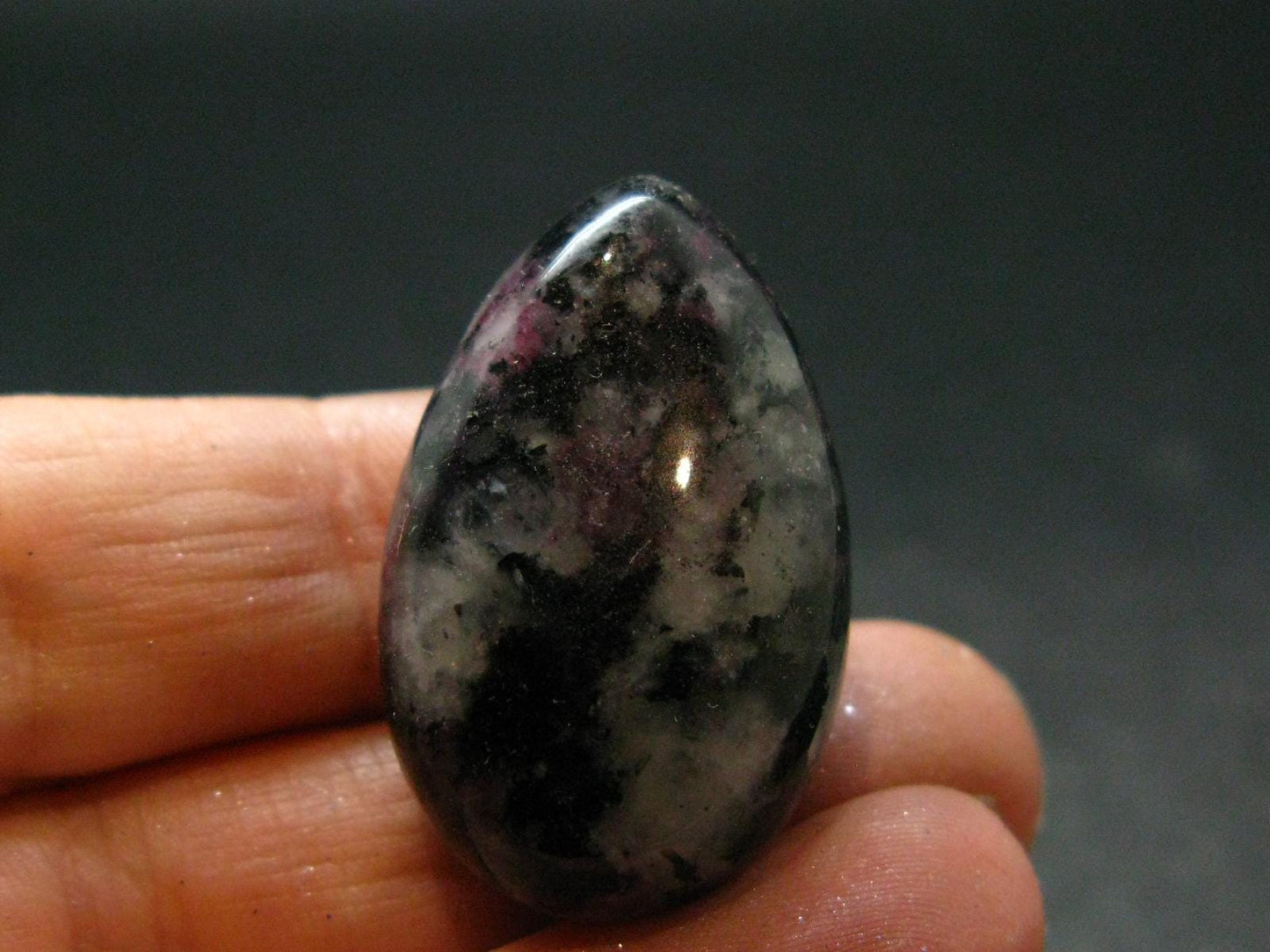 Nice Eudialyte And Aegirine Metal Free Pendant From Russia - 1.2" - 13.30 Grams