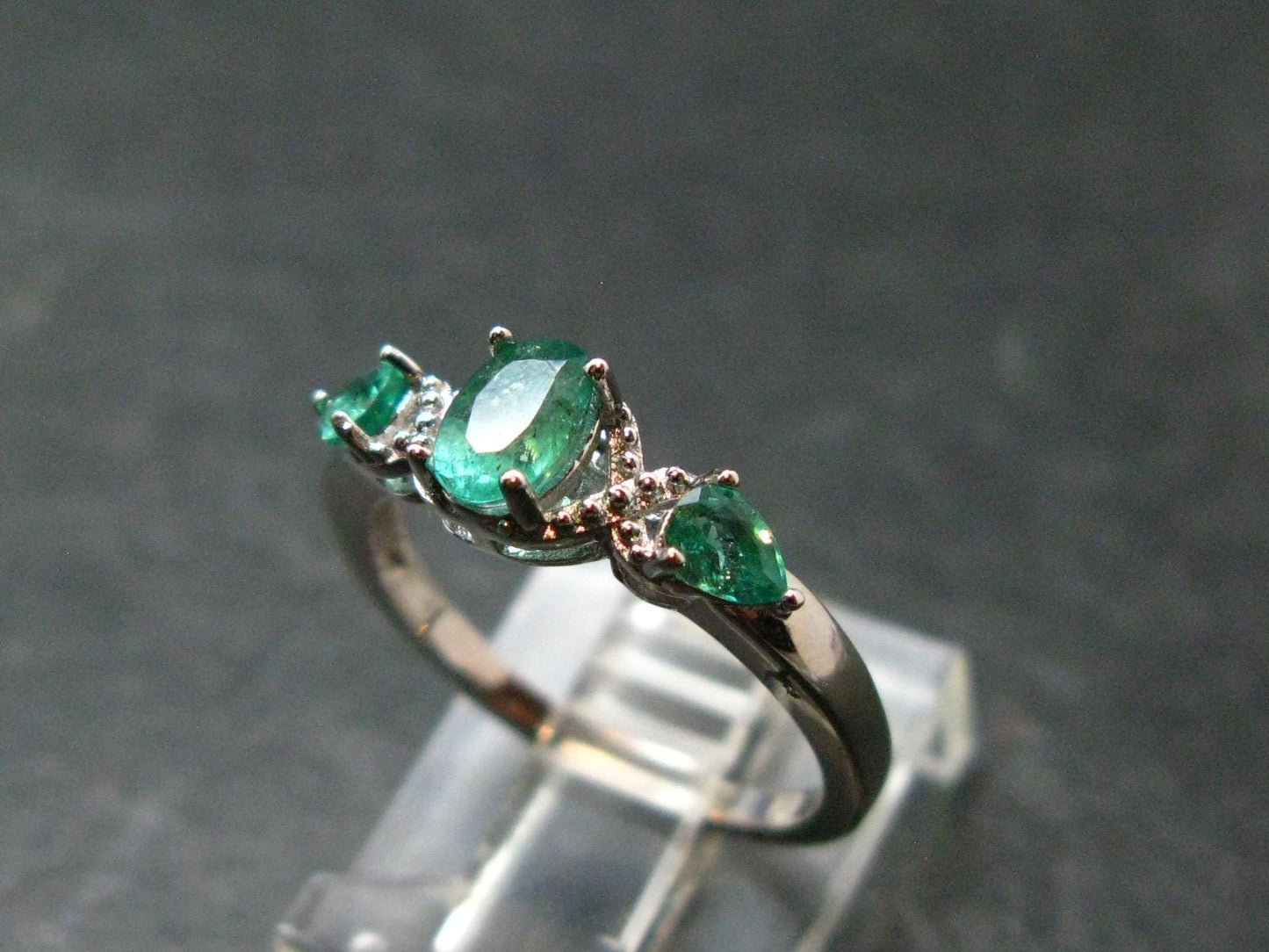Emerald Faceted Silver Ring from Colombia - 1.96 Grams Total - Size 6