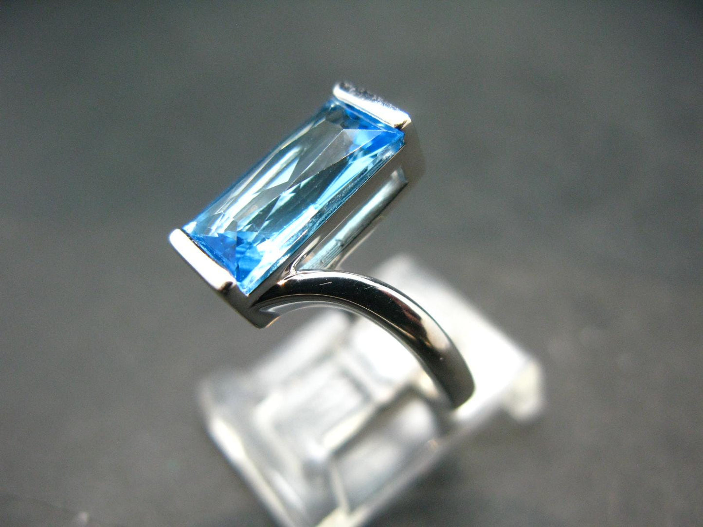 Natural Faceted Round Swiss Blue Topaz Crystal Sterling Silver Ring - 3.71 Grams - Size 6