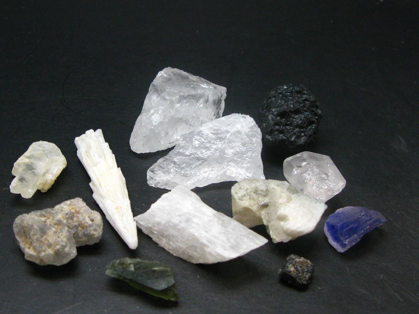Synergy 12 Set Phenakite Moldavite Natrolite Petalite Danburite Tektite Scolecite Herderite Tanzanite Brookite 85.55 Gr