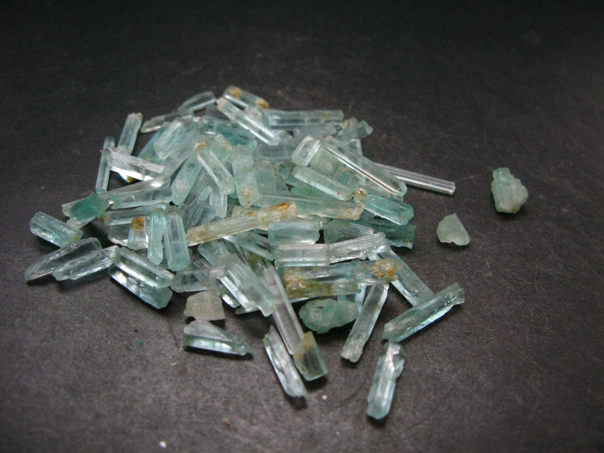 Lot of 100 Emerald Vanadium Beryl Crystals From Nigeria - 35.36 Grams