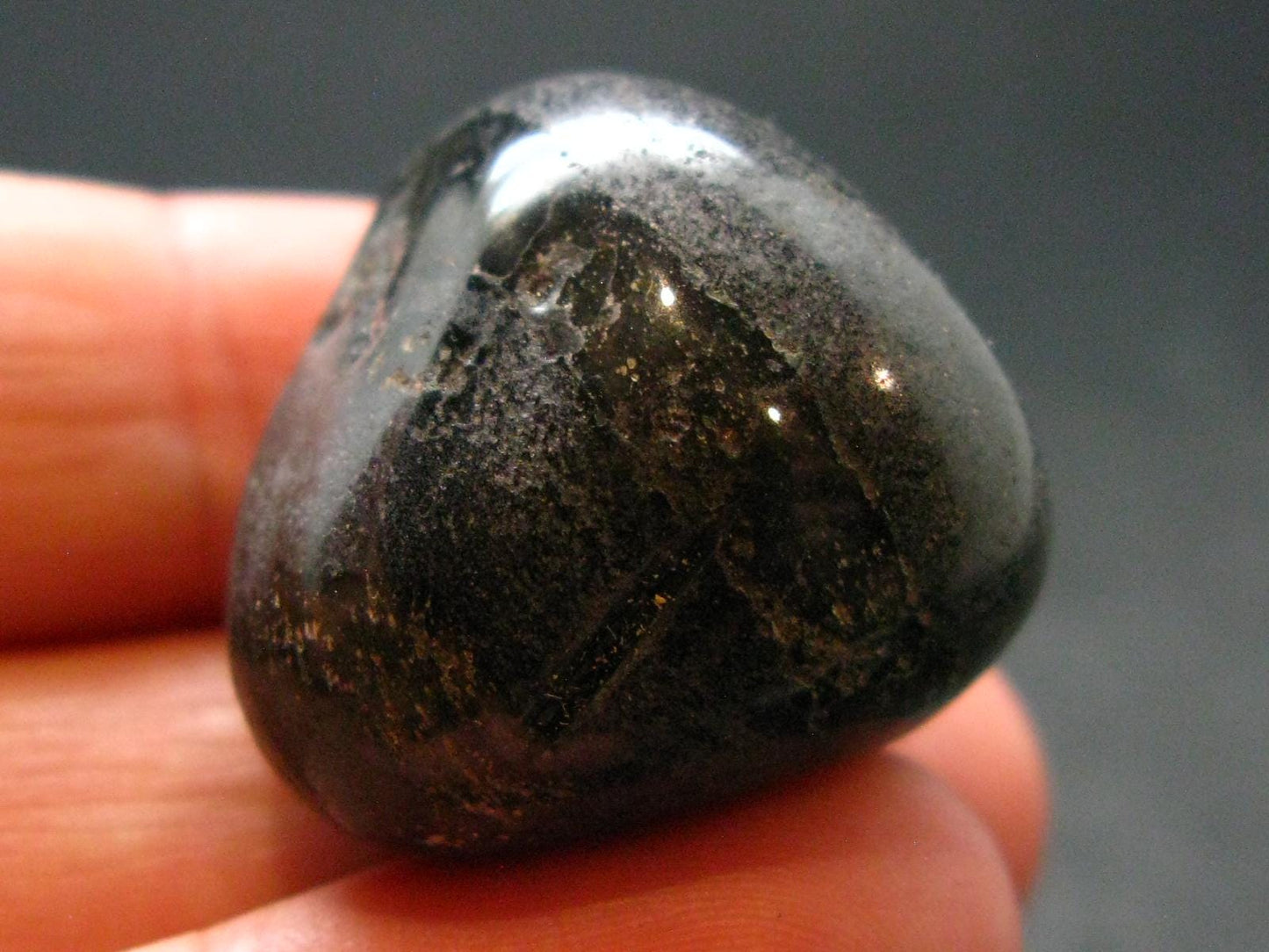Rare ISUA Stone from Greenland - 1.0" - 21.68 Grams