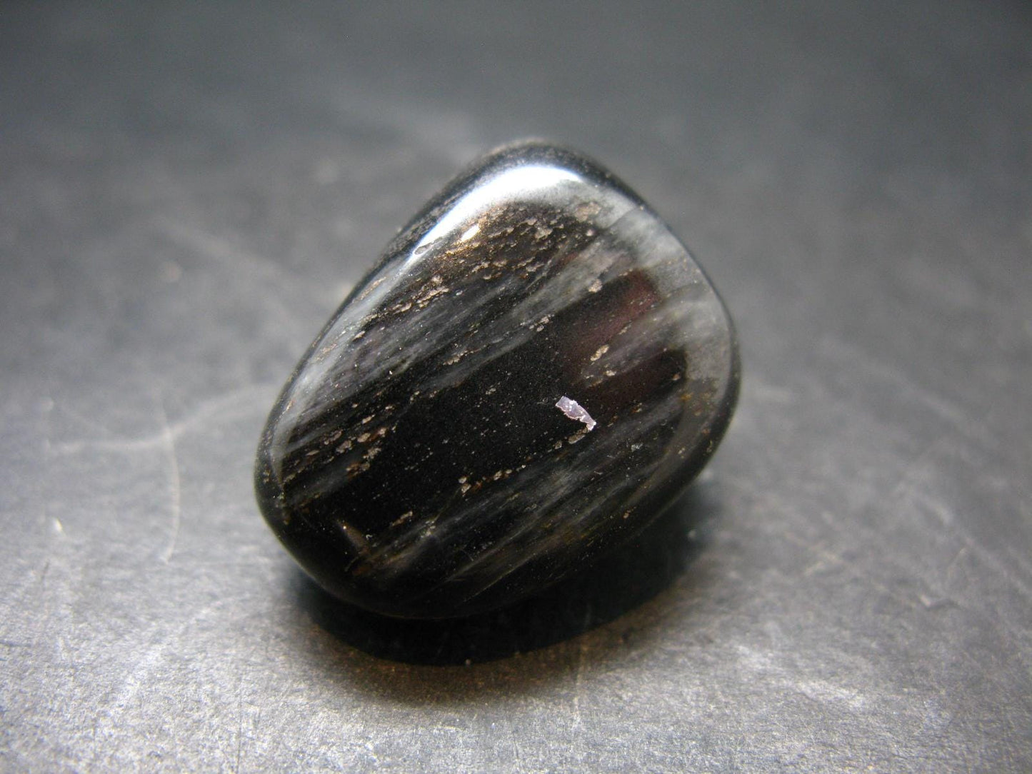Rare ISUA Stone from Greenland - 1.0" - 20.0 Grams