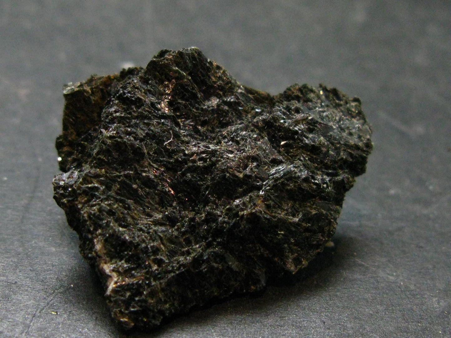 Rare Nuumite Nuummite Raw Piece From Greenland - 7.30 Grams - 1.1"