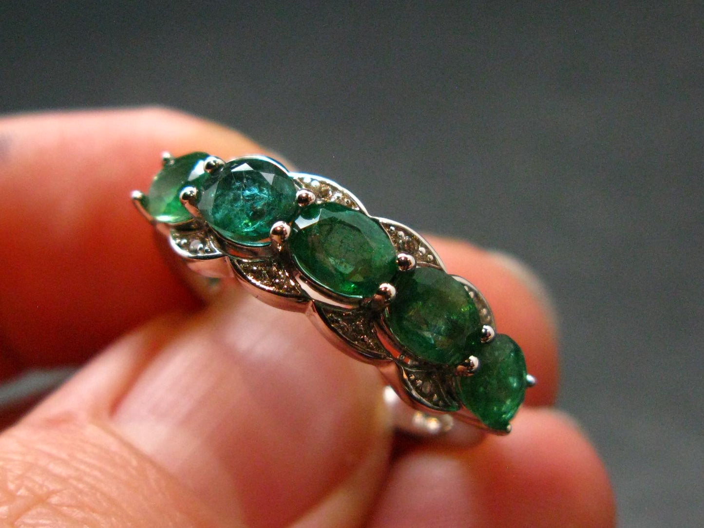 Emerald Faceted Silver Ring from Colombia - 3.05 Grams Total - Size 6
