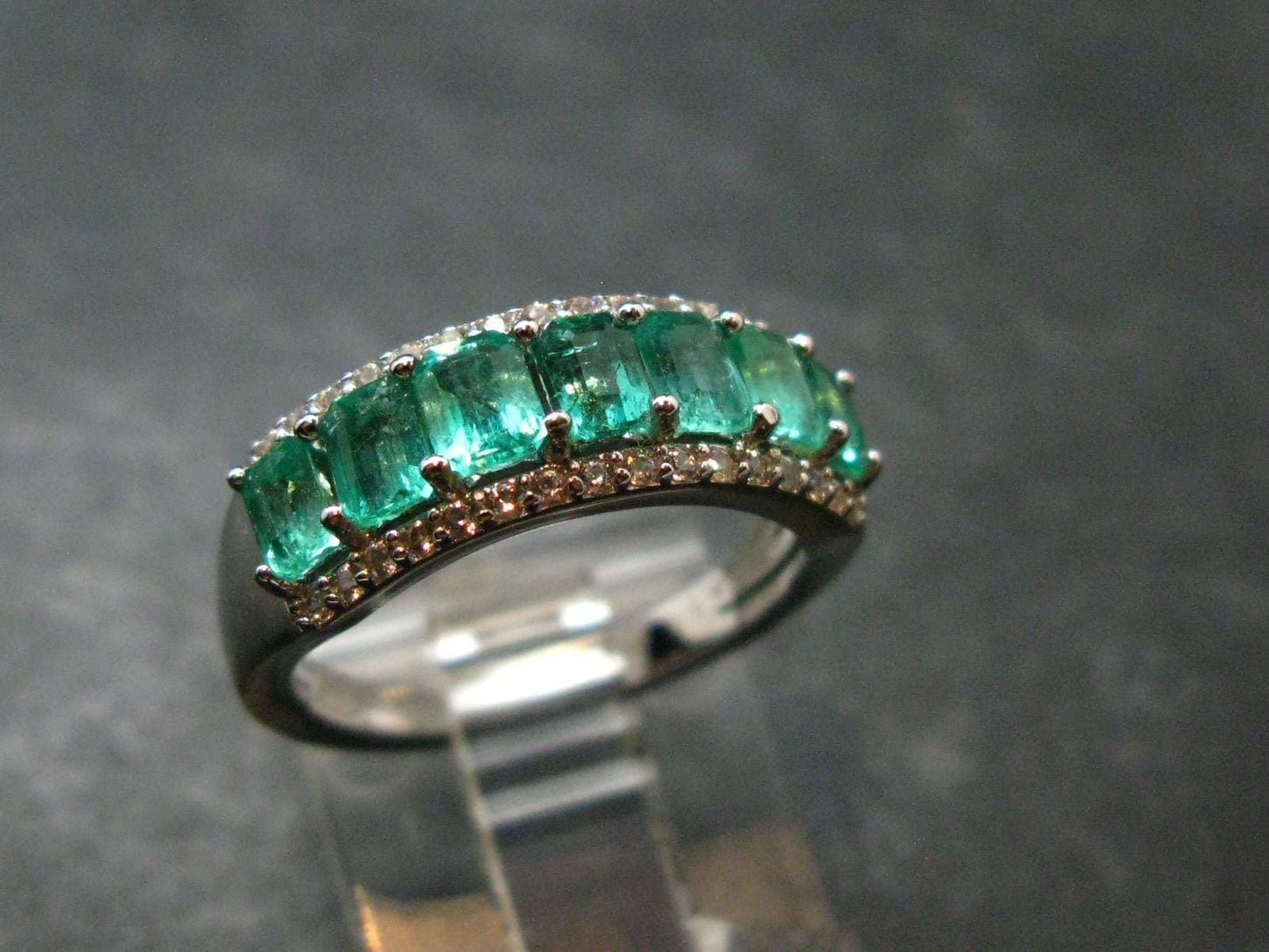 Emerald Faceted Silver Ring from Colombia - 3.64 Grams Total - Size 6