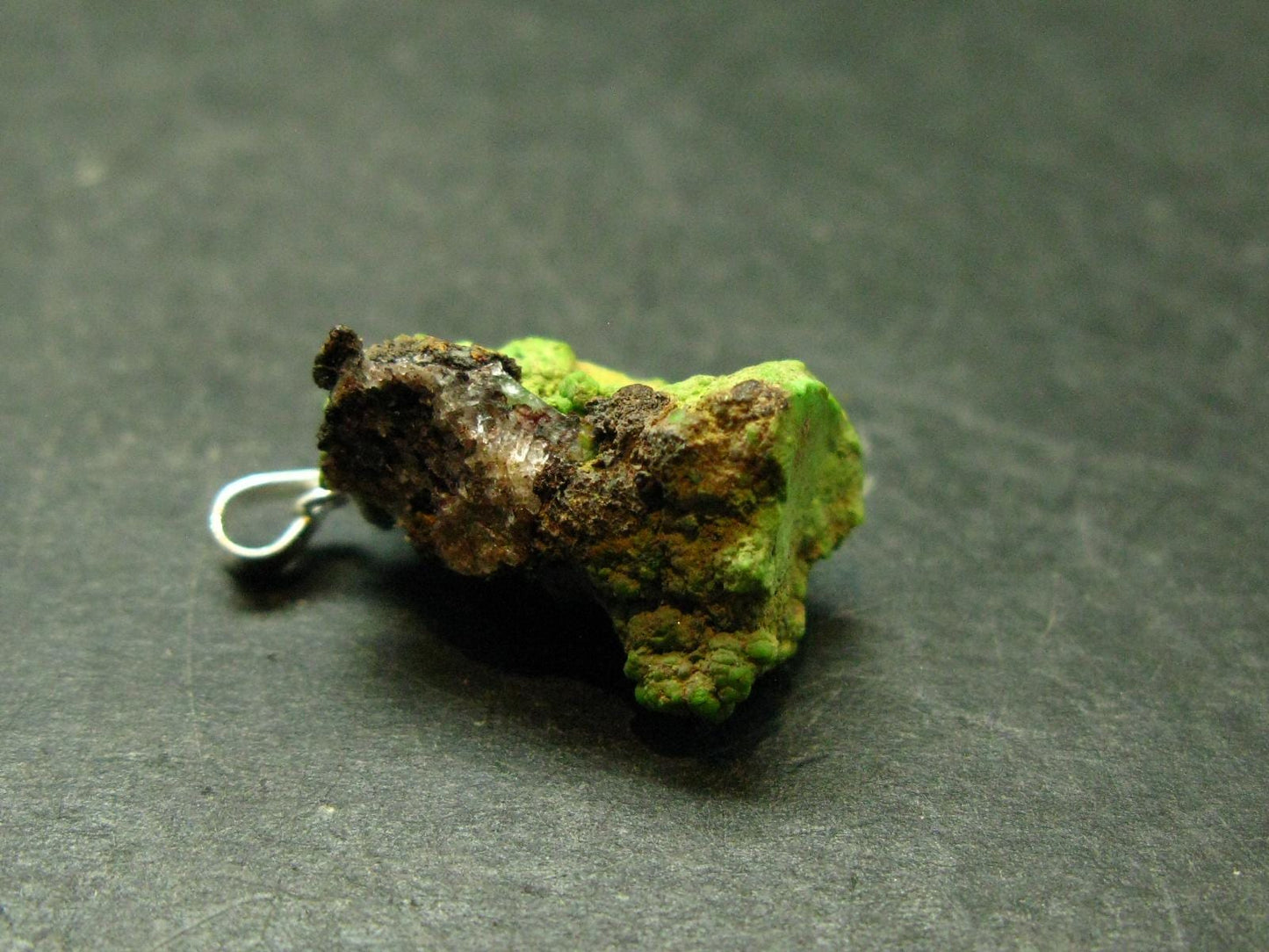 Gaspeite Silver Pendant From Australia - 1.0" - 5.40 Grams