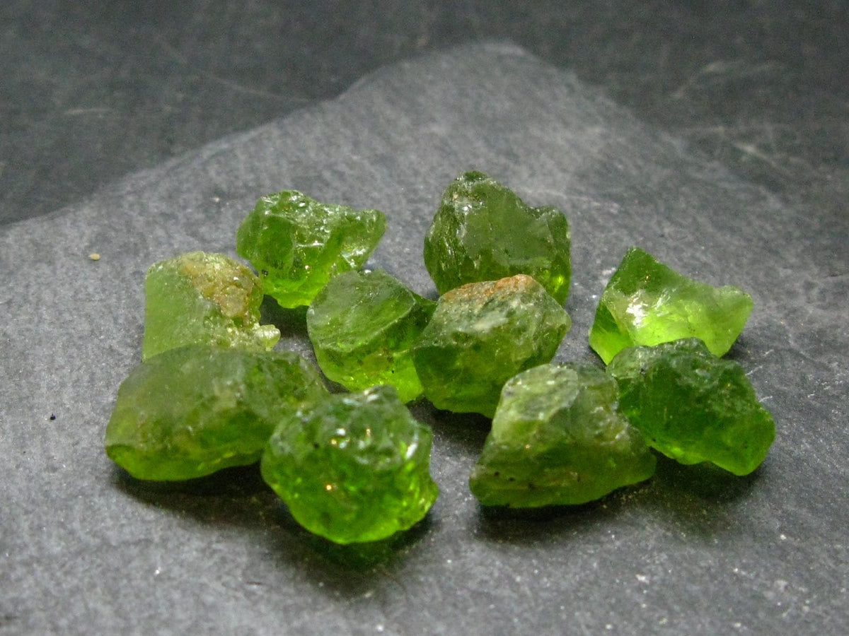 lot of 10 Peridot Olivine Crystals from Arizona, USA - 24.41 Grams