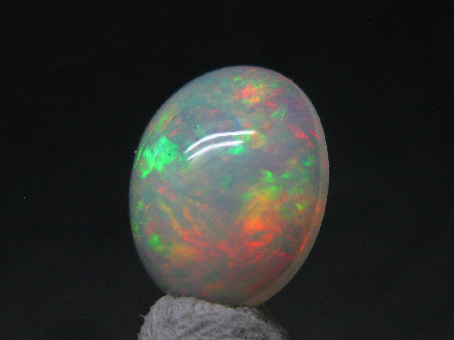 Precious Opal Cabochon From Welo Ethiopia - 4.64 Carats