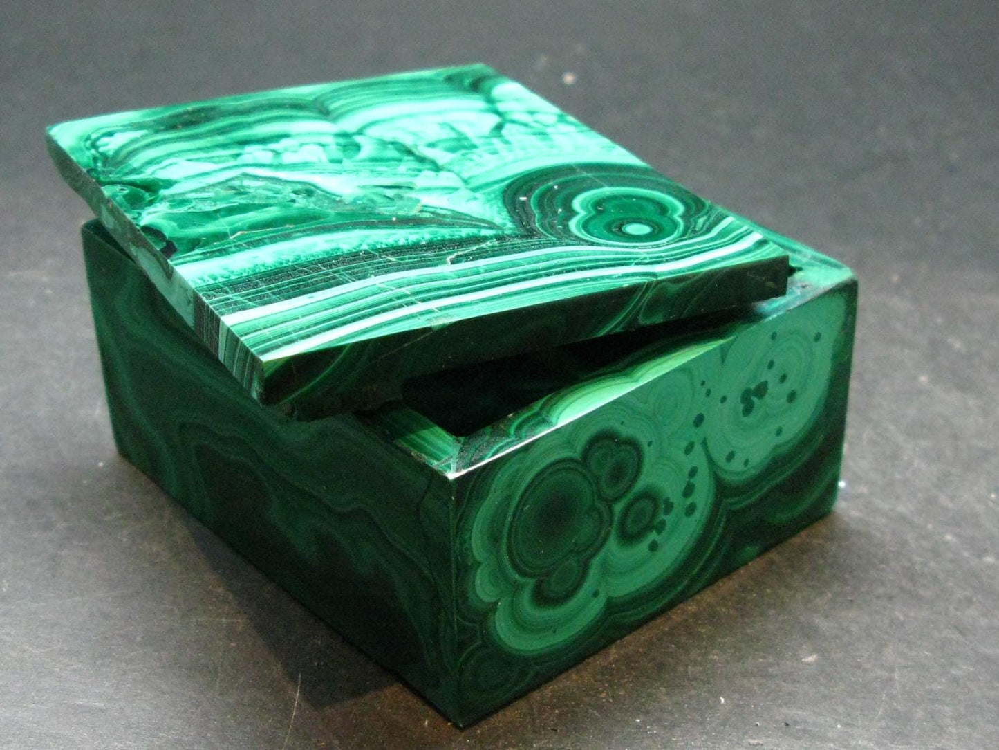 ich Vibrant Green Malachite Box From Congo - 2.7" - 274.12 Grams