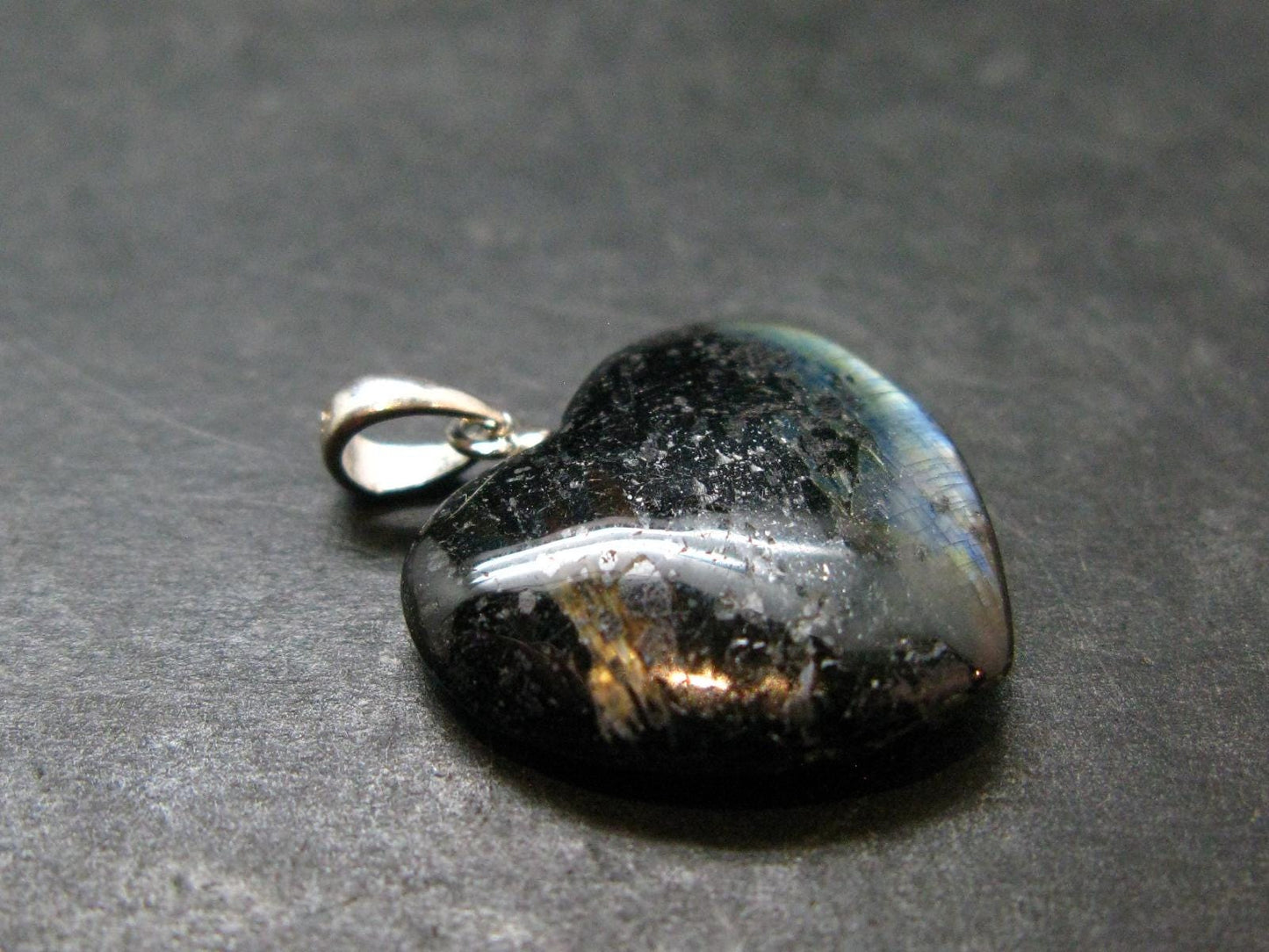Silver Nuumite Nuummite Heart Pendant From Greenland - 1.0" - 3.60 Grams