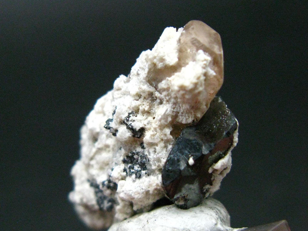 Rare Topaz & Bixbyite Crystal from Utah, USA - 7.46 Grams - 1.2"